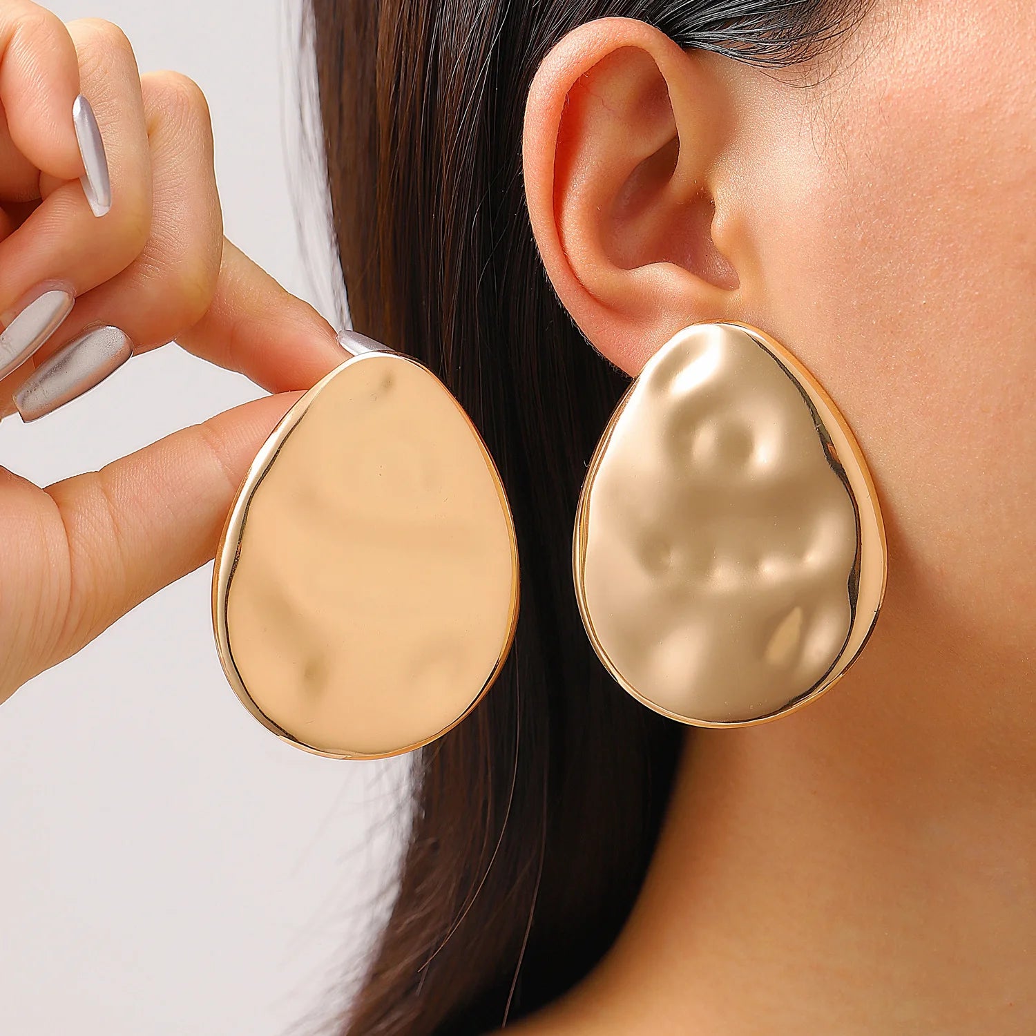 Exaggerated Gold Heart & Oval Drop Earrings – Bold Metal Statement for Women
