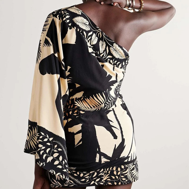 Retro Oblique Shoulder Mini Dress – Summer Boldness with a Vintage Vibe