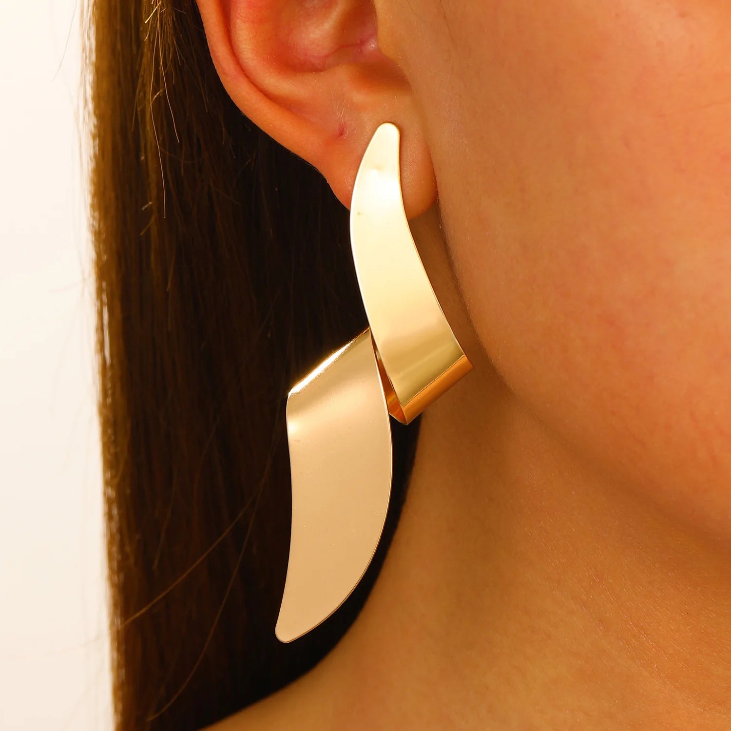 Exaggerated Gold Heart & Oval Drop Earrings – Bold Metal Statement for Women