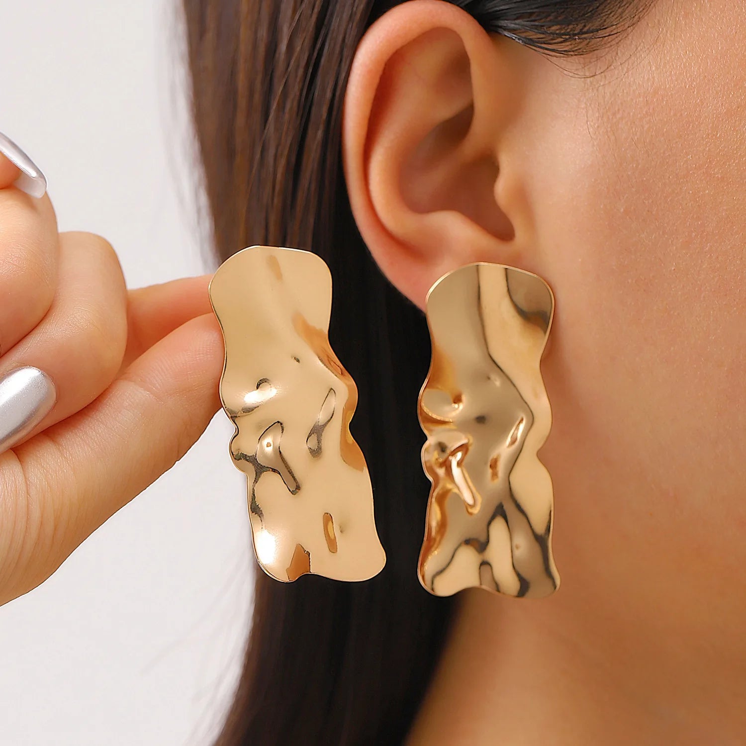 Exaggerated Gold Heart & Oval Drop Earrings – Bold Metal Statement for Women