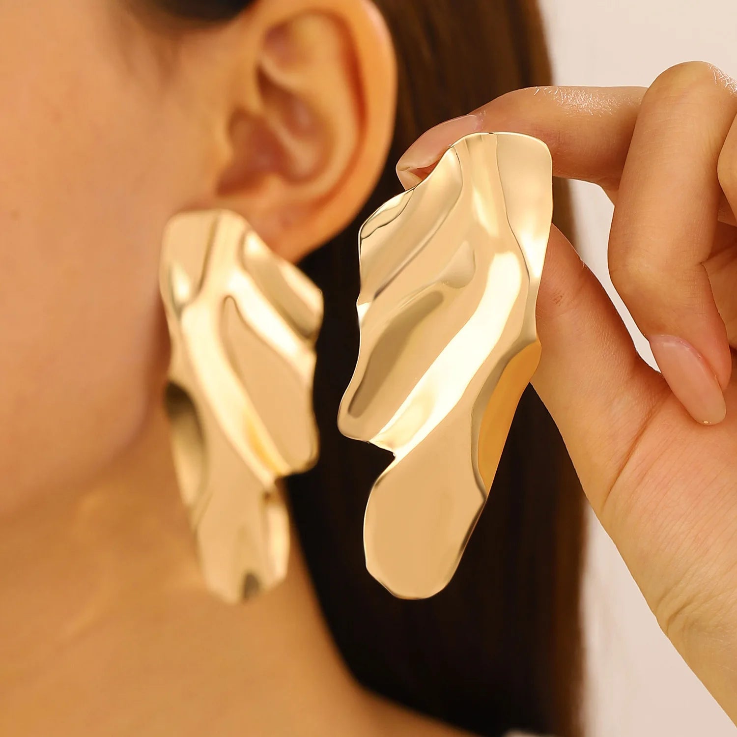 Exaggerated Gold Heart & Oval Drop Earrings – Bold Metal Statement for Women