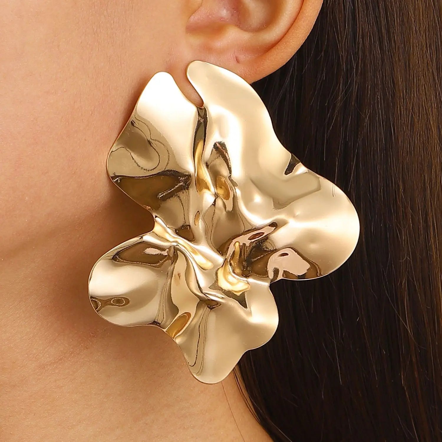 Exaggerated Gold Heart & Oval Drop Earrings – Bold Metal Statement for Women