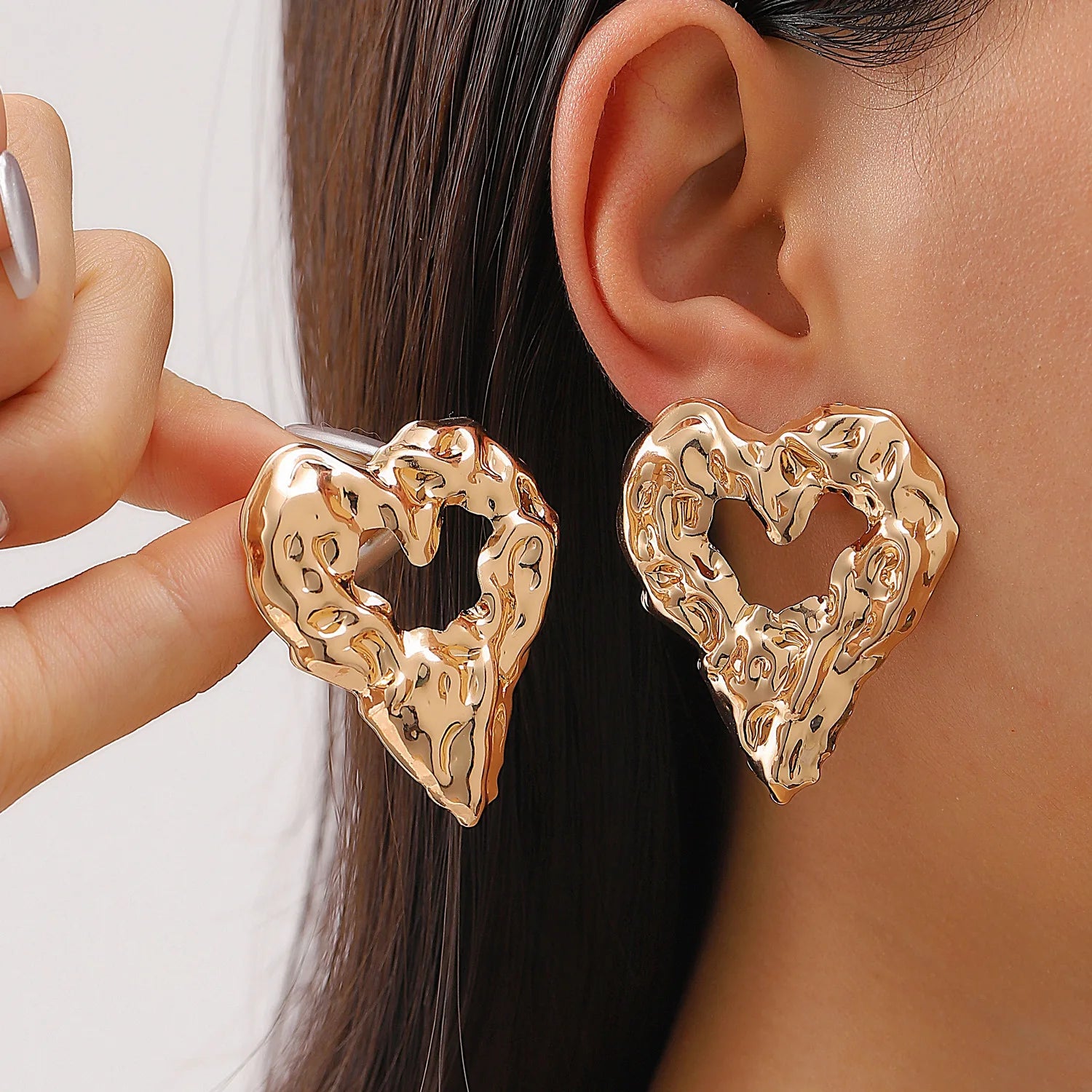 Exaggerated Gold Heart & Oval Drop Earrings – Bold Metal Statement for Women
