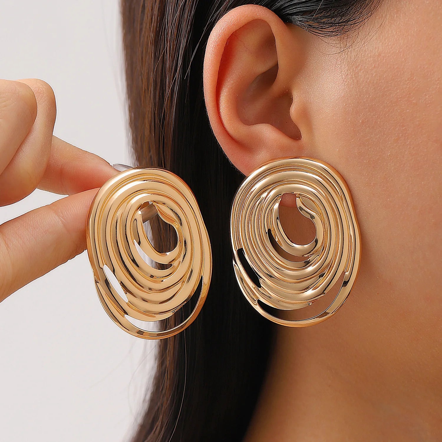 Exaggerated Gold Heart & Oval Drop Earrings – Bold Metal Statement for Women