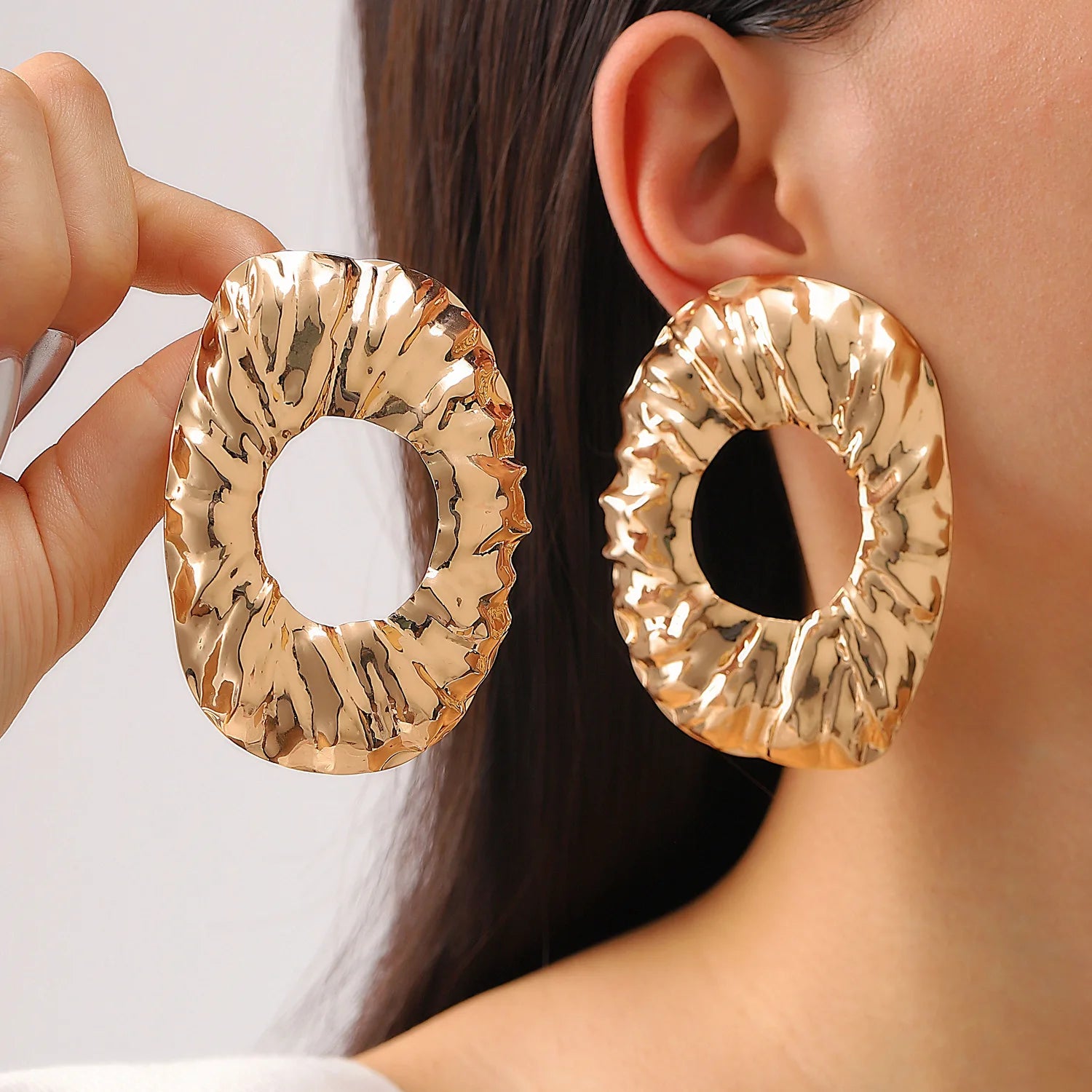 Exaggerated Gold Heart & Oval Drop Earrings – Bold Metal Statement for Women