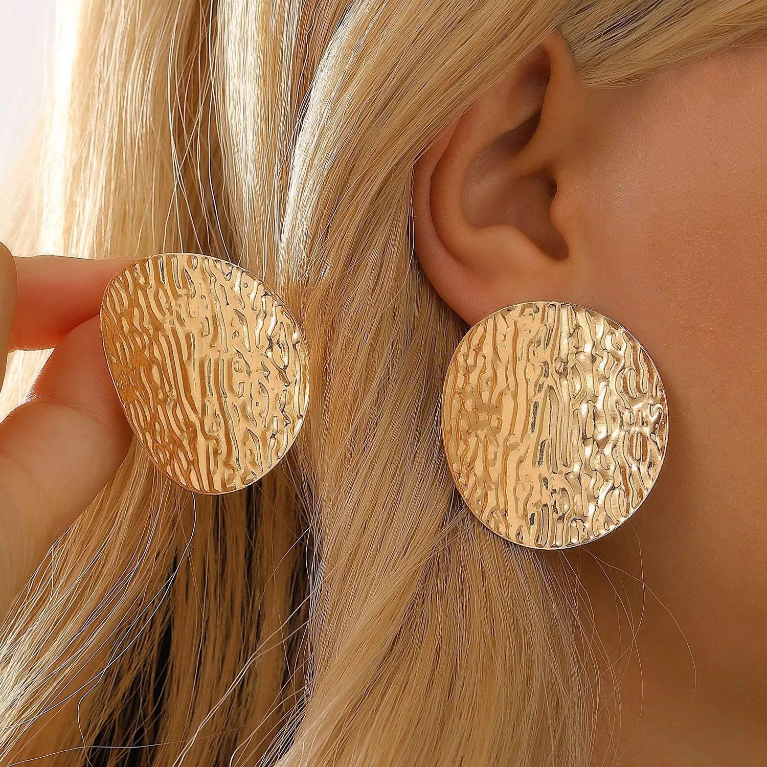 Exaggerated Gold Heart & Oval Drop Earrings – Bold Metal Statement for Women