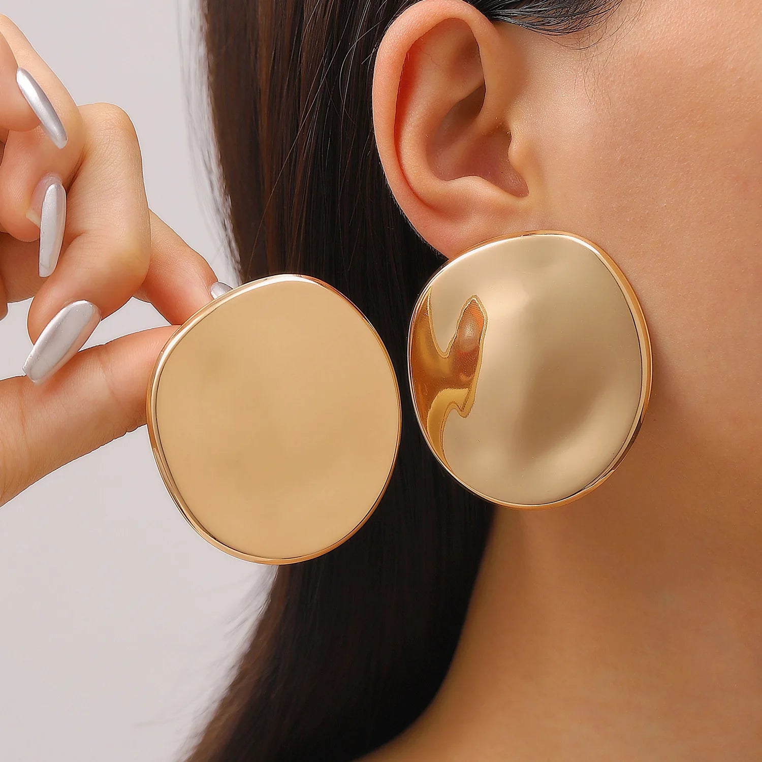 Exaggerated Gold Heart & Oval Drop Earrings – Bold Metal Statement for Women