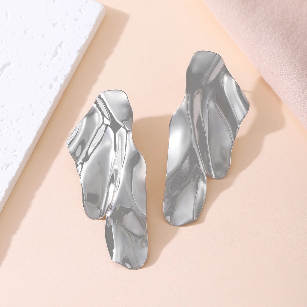 Exaggerated Gold Heart & Oval Drop Earrings – Bold Metal Statement for Women