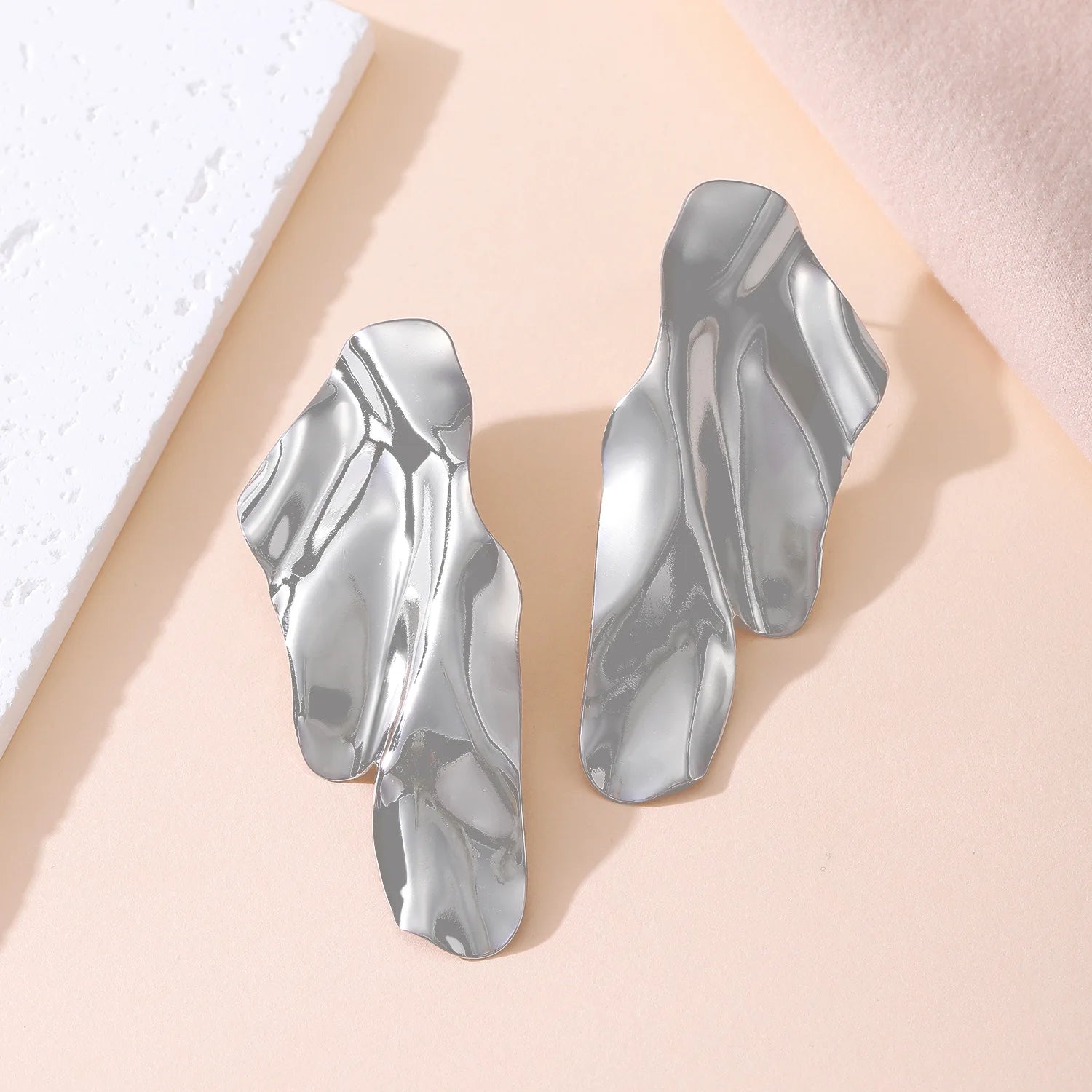 Exaggerated Gold Heart & Oval Drop Earrings – Bold Metal Statement for Women