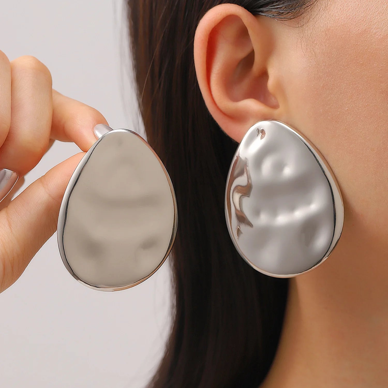 Exaggerated Gold Heart & Oval Drop Earrings – Bold Metal Statement for Women